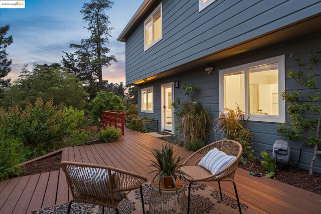 6951 Chambers Dr, Oakland CA: https://media.crmls.org/mediaz/a3ca8a08-12d0-49e2-ae54-c9863bfd6e04.jpg