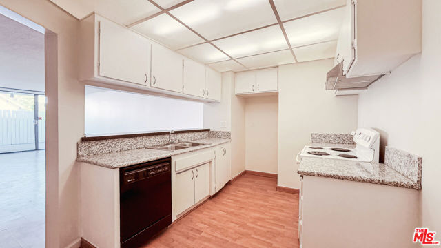400 S La Fayette Park Place, Los Angeles CA: https://media.crmls.org/mediaz/a3cb9d45-3c90-4648-b28c-f6c3b51a7e6d.jpg
