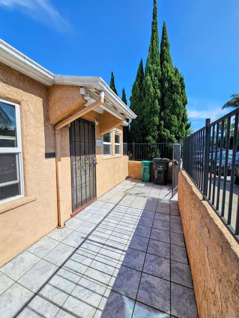 1135 41 26th Street, San Diego CA: https://media.crmls.org/mediaz/a3cc1659-b09e-4a51-a68b-922fcbc0b510.jpg