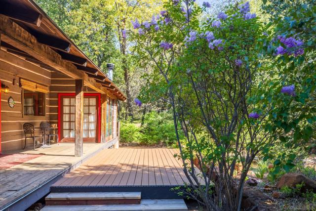 3131 Pera Alta Dr, Julian CA: https://media.crmls.org/mediaz/a3cc66b0-b0ce-4c5f-8075-fab7bc729f49.jpg