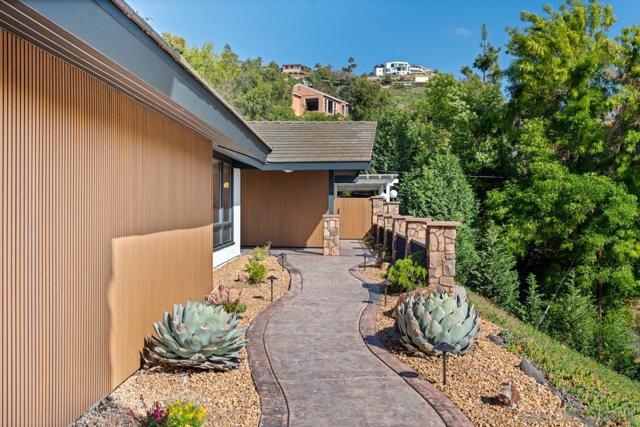 4911 Beaumont Dr, La Mesa CA: https://media.crmls.org/mediaz/a3cc8e54-94f3-4072-b605-b9a7266f947f.jpg