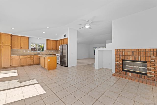 5761 Spur Ave, Oceanside CA: https://media.crmls.org/mediaz/a3ccbe14-06f0-4998-9199-264573ff0395.jpg