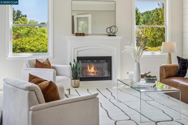 10 Candlelight Lane, Lafayette CA: https://media.crmls.org/mediaz/a3ccc041-a58f-466b-8e51-45a8124e8715.jpg