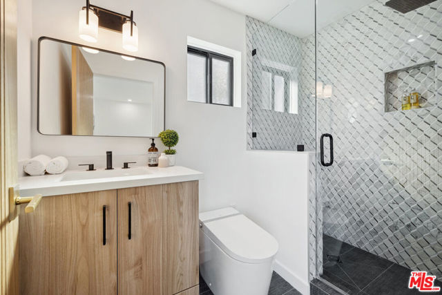 5221 Campo Road, Woodland Hills CA: https://media.crmls.org/mediaz/a3ccc047-6c4c-429c-bc09-851b68175ffd.jpg