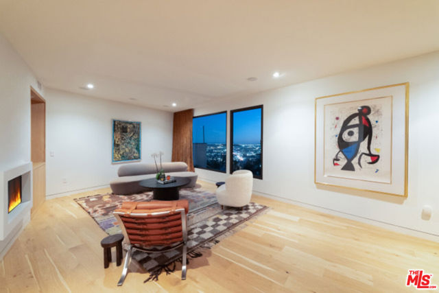 8465 Franklin Avenue, West Hollywood CA: https://media.crmls.org/mediaz/a3cd03e4-dced-4083-bcd0-a038931dc223.jpg