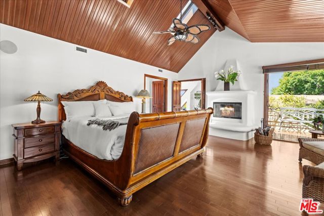 3314 Wonder View Drive, Los Angeles CA: https://media.crmls.org/mediaz/a3cd09ea-9ed2-4b5d-a938-4d8f3c7375a2.jpg