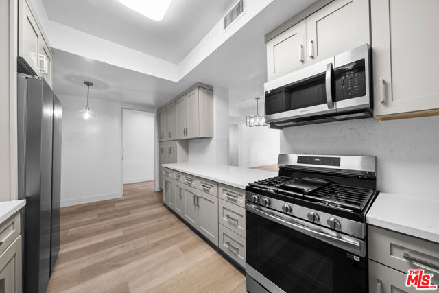 235 S Tower Drive, Beverly Hills CA: https://media.crmls.org/mediaz/a3cd390f-b38f-468d-a261-7d39eb700bb4.jpg