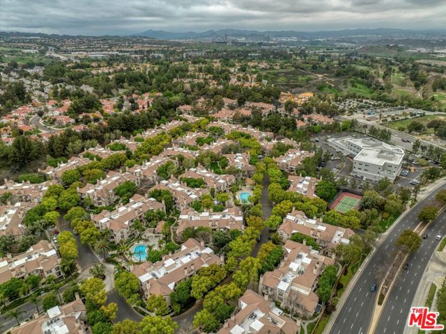 24125 Del Monte Drive, Valencia CA: https://media.crmls.org/mediaz/a3cd5fa2-839c-4cdf-894b-7fa3d352e2b7.jpg