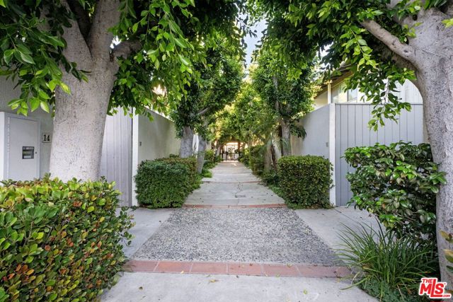 5951 Canterbury Drive, Culver City CA: https://media.crmls.org/mediaz/a3cd668e-5ddd-4fc4-b575-70f5b3cb6014.jpg