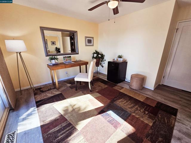 1034 Navellier St, El Cerrito CA: https://media.crmls.org/mediaz/a3cd94f3-b064-46c3-bbe7-7d33263a55c0.jpg