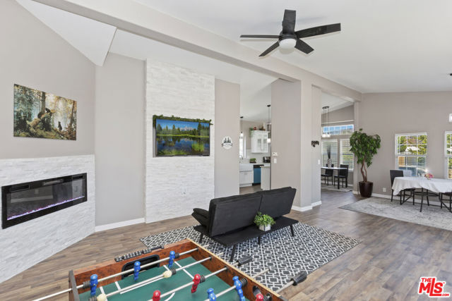 391 Montclair Drive, Big Bear City CA: https://media.crmls.org/mediaz/a3cdb1f9-f128-421a-a01d-ff13e259c326.jpg