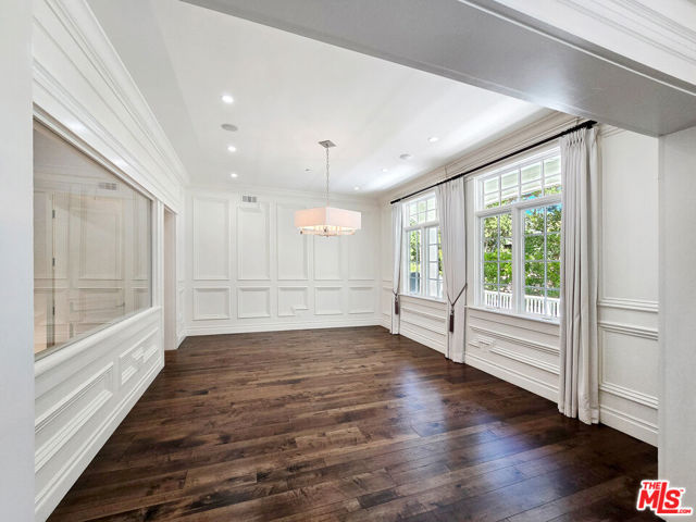 3815 Valley Meadow Road, Encino CA: https://media.crmls.org/mediaz/a3cdd39d-533d-436c-8166-38a8b438bd73.jpg