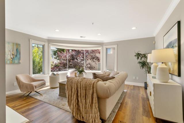 1499 Oak Grove Avenue, Burlingame CA: https://media.crmls.org/mediaz/a3ce2efd-b7c9-4b1a-b753-d3706c998295.jpg