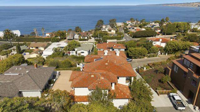 1745 Amalfi Street, La Jolla CA: https://media.crmls.org/mediaz/a3ce3d0e-01c4-47e3-9b58-fdfcd4b9154f.jpg
