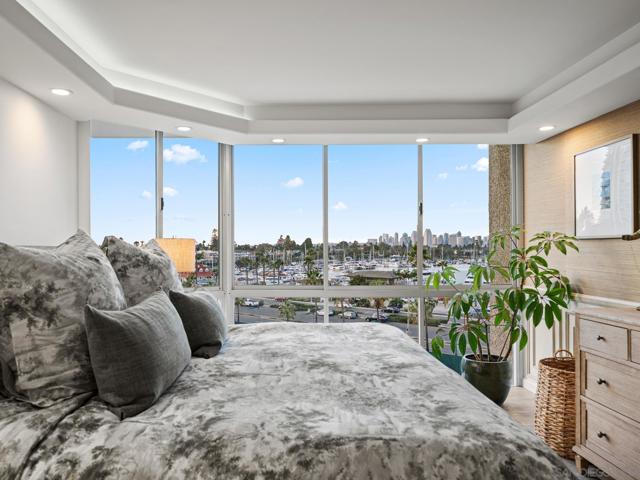 1750 Avenida Del Mundo, Coronado CA: https://media.crmls.org/mediaz/a3cea73c-e6c3-43dc-95d6-2ef453b5c9b6.jpg