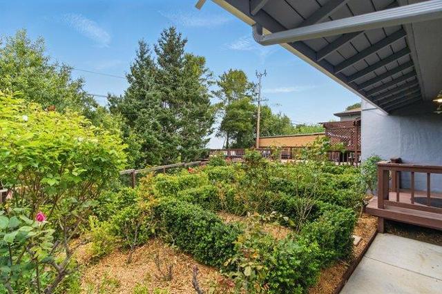 3642 Mcnulty Way, Redwood City CA: https://media.crmls.org/mediaz/a3cffafc-e548-4d47-b22b-a6b1fa83caa7.jpg