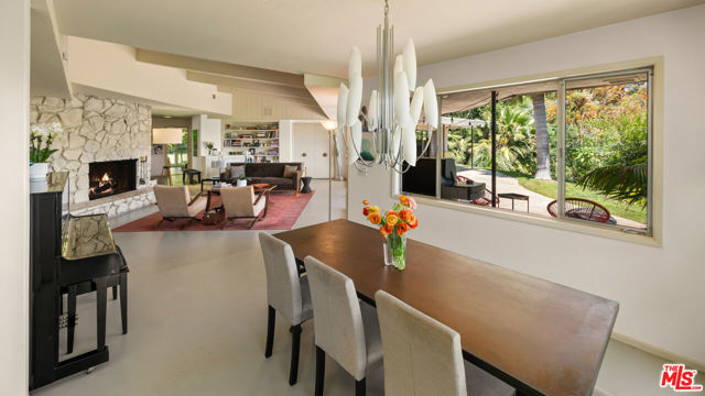 11556 Bellagio Road, Los Angeles CA: https://media.crmls.org/mediaz/a3d00455-aef4-4fa9-8a58-b2c51e0073a7.jpg