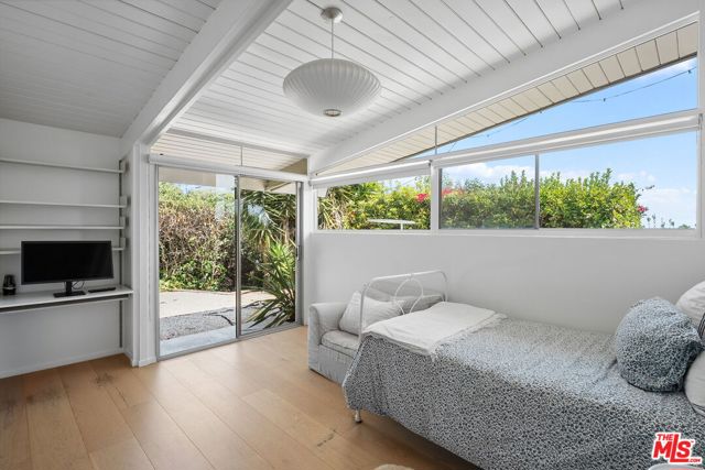 12400 Deerbrook Lane, Los Angeles CA: https://media.crmls.org/mediaz/a3d061d5-145d-4af0-b33e-8edca4dcde6a.jpg