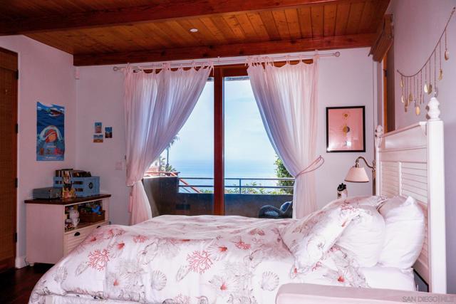 1464 Summit Ave, Cardiff by the Sea CA: https://media.crmls.org/mediaz/a3d07855-0151-4c35-be49-a9f27ec96237.jpg