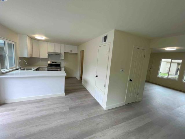 34552 Nantucket Cmn, Fremont CA: https://media.crmls.org/mediaz/a3d0852f-2872-4037-a7b2-236431a0c5d6.jpg
