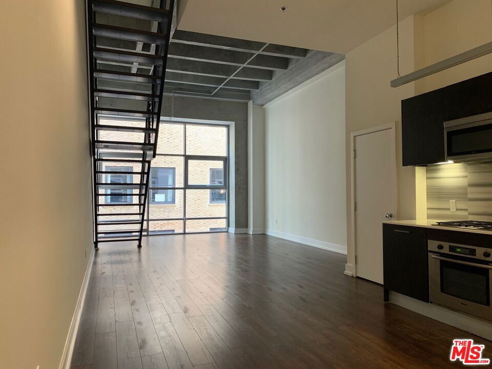 727 W 7th Street 519, Los Angeles, CA 90017