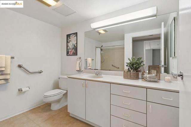 988 Franklin, Oakland CA: https://media.crmls.org/mediaz/a3d0b05c-bc0e-4fef-a6ee-2abe76db6a80.jpg