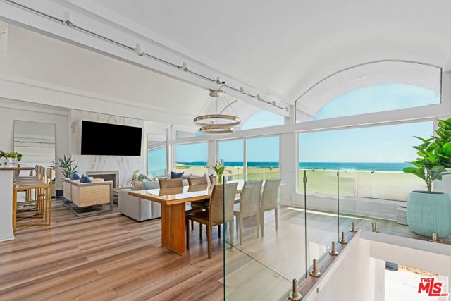 3806 Ocean Front Walk, Marina del Rey CA: https://media.crmls.org/mediaz/a3d18713-a0dd-46c7-aa1d-d9f3591db448.jpg