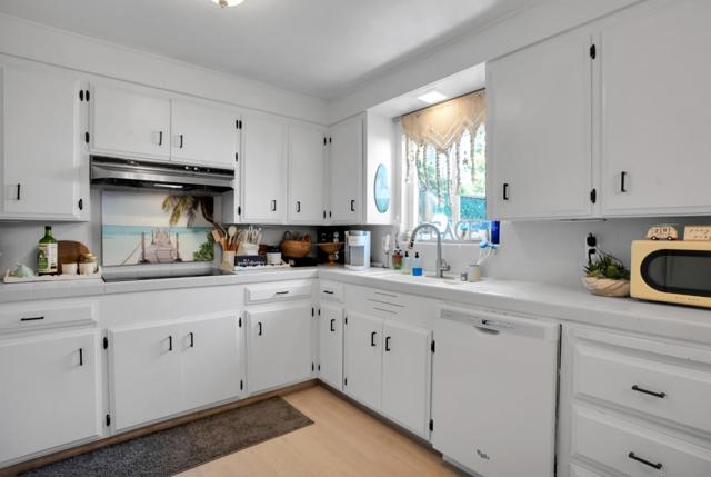 17541756 Plaza Court, Mountain View CA: https://media.crmls.org/mediaz/a3d19368-42bc-45e6-9e85-fe9e8bc8711a.jpg