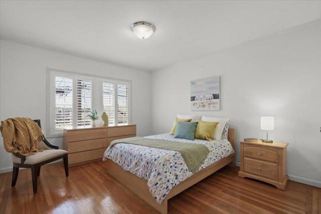 33 Escondido Avenue, San Francisco CA: https://media.crmls.org/mediaz/a3d19a73-f4be-4ed5-bb1b-e81eb58ed241.jpg