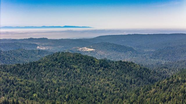 15971 Forest Hill Drive, Boulder Creek CA: https://media.crmls.org/mediaz/a3d21f64-0595-4943-aab3-ff1d8838d012.jpg