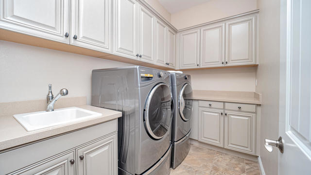 80450 Platinum Way, La Quinta CA: https://media.crmls.org/mediaz/a3d21f9f-6432-4317-a4b3-2a920cf2dea3.jpg