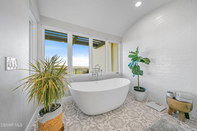 1451 E La Loma Avenue, Somis CA: https://media.crmls.org/mediaz/a3d26793-48cc-43f7-ae5a-18636bc3c796.jpg