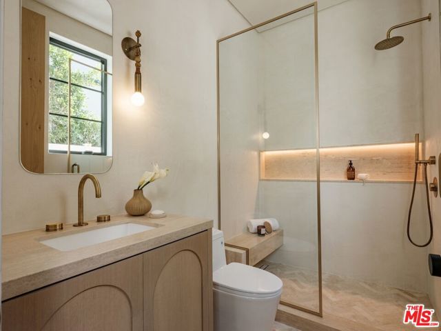 Image 40 of 69 For 11746 Blix Street