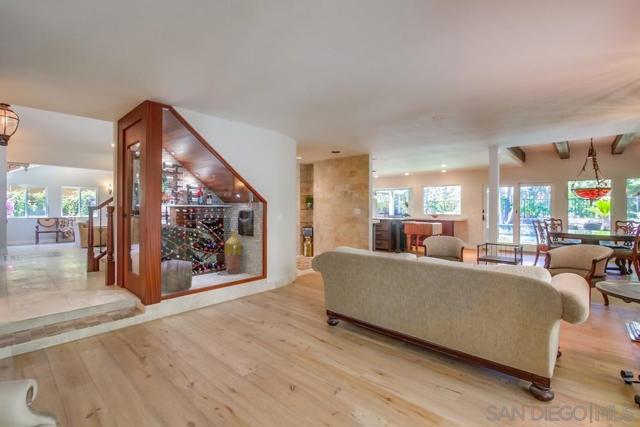 10616 Falcon Rim Pt, San Diego CA: https://media.crmls.org/mediaz/a3d386e8-cb30-4588-9ccf-4986954c551a.jpg