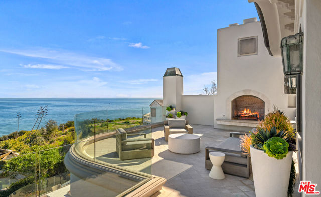 28808 Cliffside Drive, Malibu CA: https://media.crmls.org/mediaz/a3d39d14-af75-43bb-bed7-228d1f111463.jpg