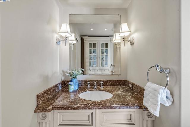 797 Las Olas Dr, Aptos CA: https://media.crmls.org/mediaz/a3d3e3b1-36a3-4fcc-8548-0af7e0827537.jpg