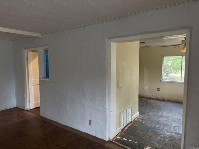 30825 Valley Center Drive, Valley Center CA: https://media.crmls.org/mediaz/a3d40de4-8197-4f22-ae6d-93fe9b07a681.jpg