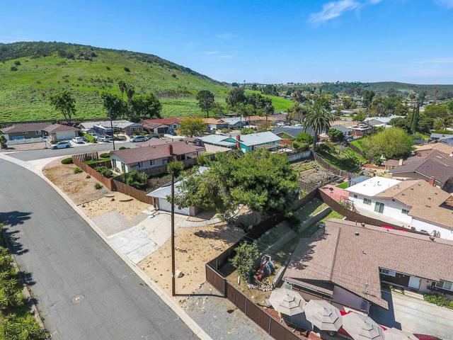 12710 Montauk St, Poway CA: https://media.crmls.org/mediaz/a3d42eba-b22b-4561-a394-2a4bb2cf55be.jpg