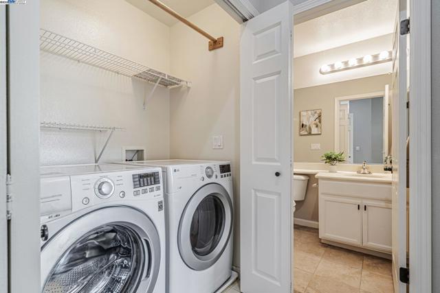 168 Shadowhill Cir, San Ramon CA: https://media.crmls.org/mediaz/a3d43cd6-51f7-4ad2-981a-ea50b6f81bfc.jpg