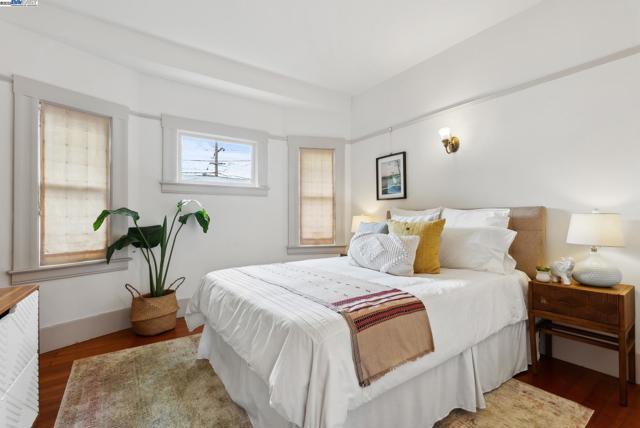 3206 Garfield Ave, Alameda CA: https://media.crmls.org/mediaz/a3d479cb-1635-4a08-9583-7b50d0da22fc.jpg