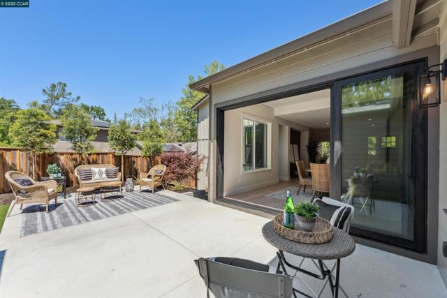 951 Yorkshire Ct, Lafayette CA: https://media.crmls.org/mediaz/a3d49c78-a380-4af9-acdc-0adf76b5e5e6.jpg