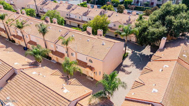 5200 White Oak Avenue, Encino CA: https://media.crmls.org/mediaz/a3d4dac2-16f0-4710-bee2-9bb813df6b5f.jpg