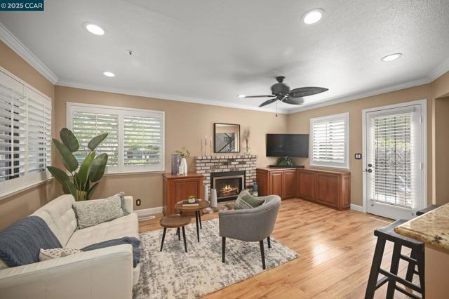 318 Marie Cmn, Livermore CA: https://media.crmls.org/mediaz/a3d50b48-d0ec-448b-9895-e870aaba9d9e.jpg