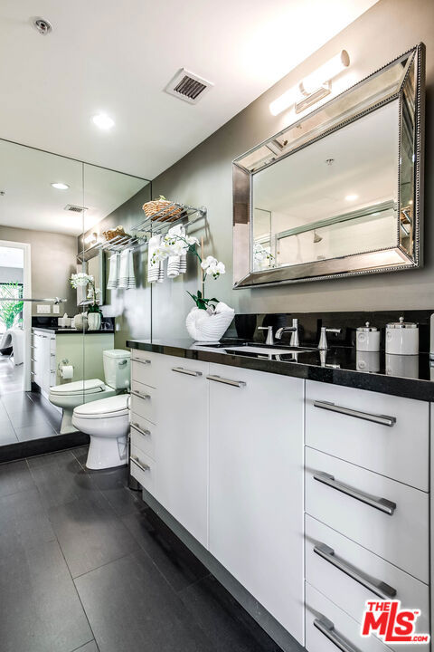 416 S Spring Street, Los Angeles CA: https://media.crmls.org/mediaz/a3d57bdb-7c90-4c94-accd-cbe29e1c511d.jpg