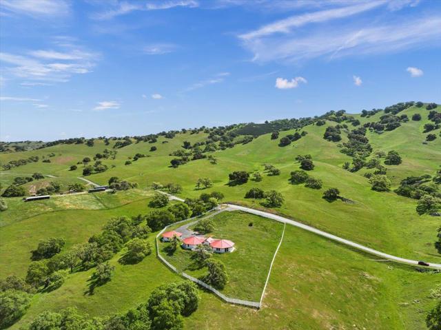 22500 Pacheco Pass Hwy,  CA: https://media.crmls.org/mediaz/a3d6d337-adea-459c-9765-628dcfe06c99.jpg