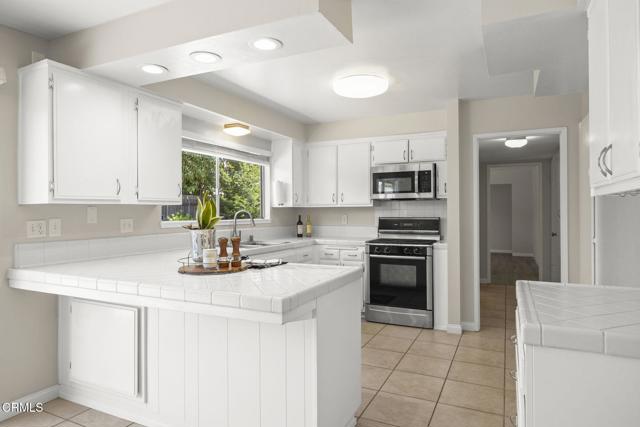 71 Mount Whitney Court, Ventura CA: https://media.crmls.org/mediaz/a3d712d4-dabc-479f-9b52-d3f9aa05d356.jpg