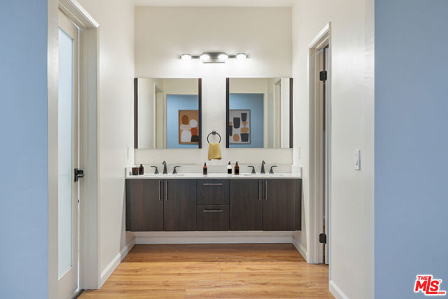 930 N Wetherly Drive, West Hollywood CA: https://media.crmls.org/mediaz/a3d7b03f-4a6b-4cde-9d9c-21c1ede8204d.jpg