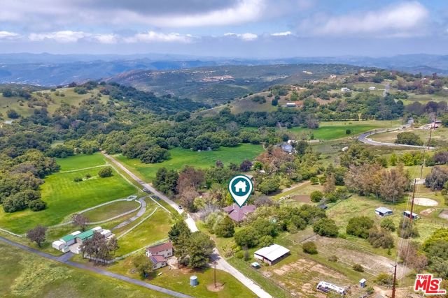20121 Highway 76, Pauma Valley CA: https://media.crmls.org/mediaz/a3d7fbc7-6d37-410e-88ad-aed39ab4a483.jpg