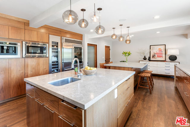 1009 Jeannette Avenue, Thousand Oaks CA: https://media.crmls.org/mediaz/a3d8a582-ee4a-43a1-b6b2-44ce3e933b30.jpg