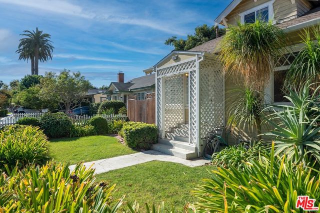 2421 Glyndon Avenue